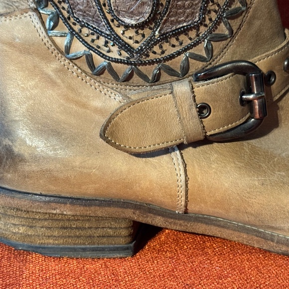 Embroidered Italian Leather Studded Western Boot in Tan Size 40 - Picture 7 of 16